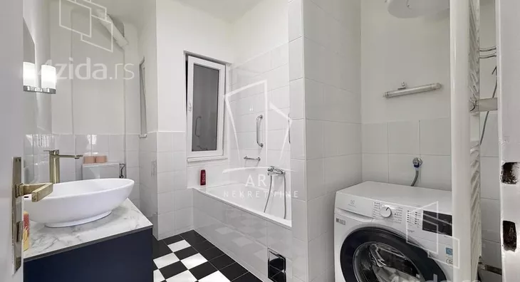 Četvoroiposoban stan | 4zida