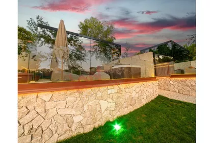 Savski Nasip bb | 4zida.rs