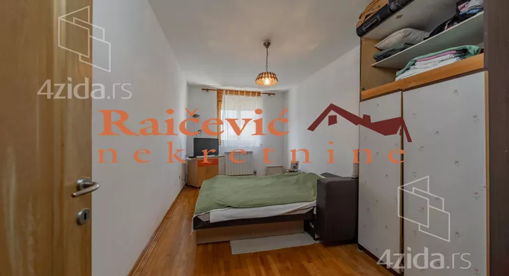 Petosoban stan | 4zida