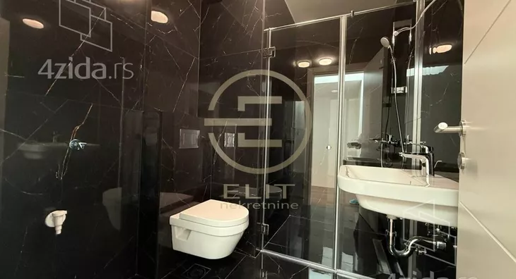 Šestosoban stan | 4zida