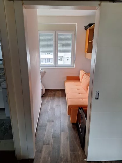 Crveni Pevac | 4zida.rs