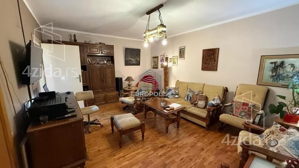 Troiposoban stan | 4zida