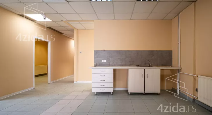 Poslovna zgrada | 4zida