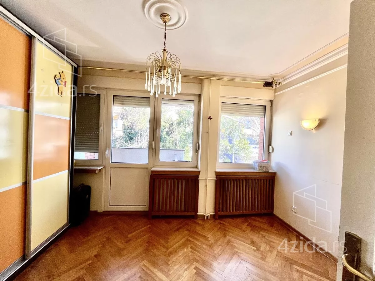 Petosoban stan | 4zida