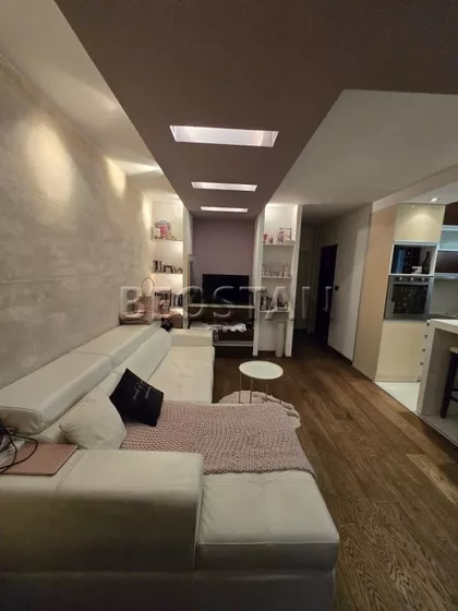 Prve Pruge | 4zida.rs