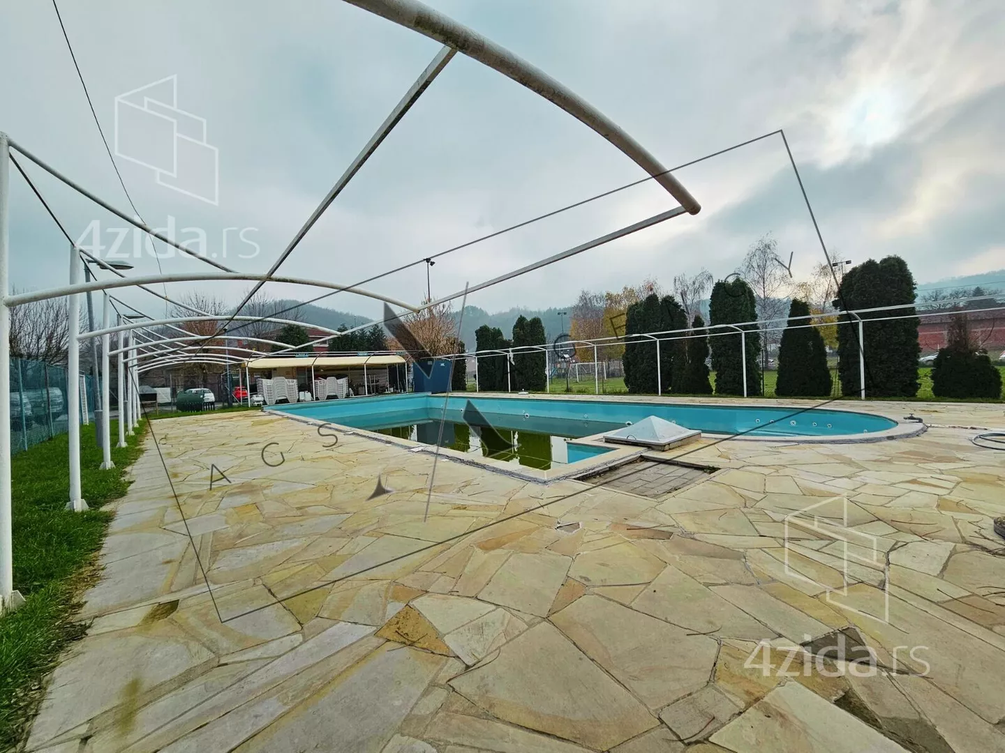 Poslovni prostor | 4zida