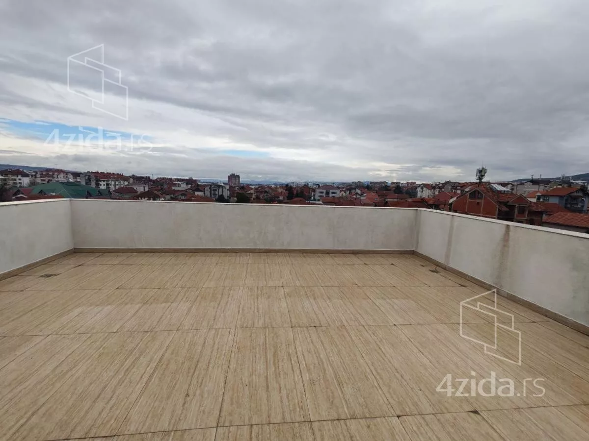 Troiposoban stan | 4zida