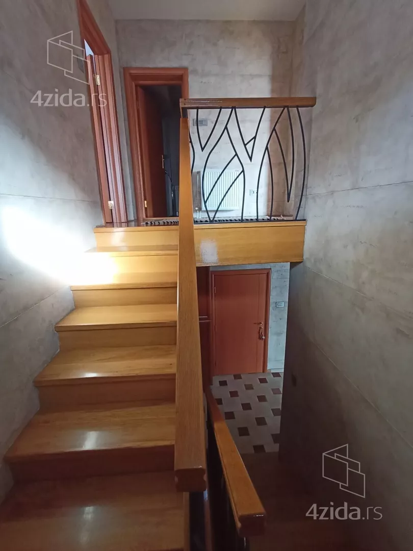 Četvoroiposoban stan | 4zida