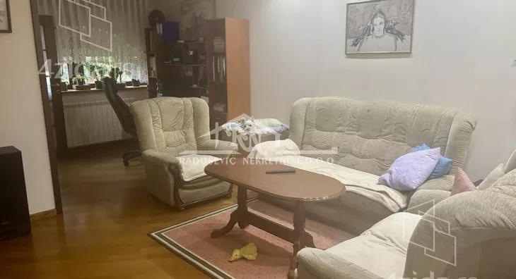 Šestosoban stan | 4zida