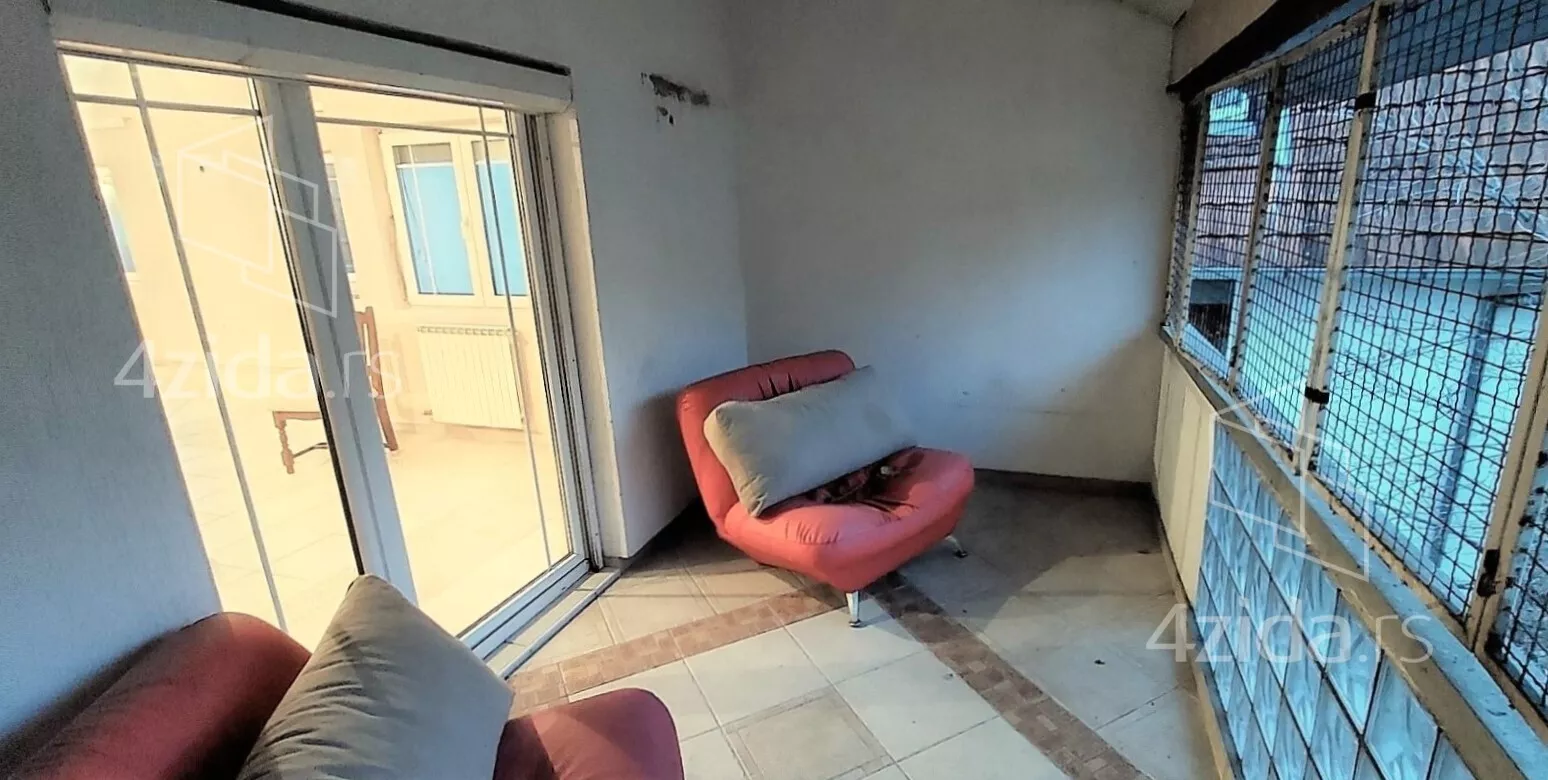 Petosoban stan | 4zida