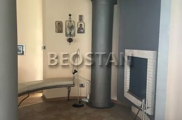 Šestoiposoban stan | 4zida