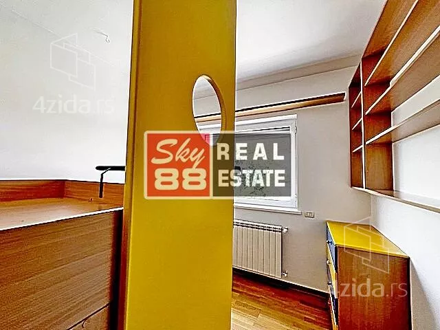Četvoroiposoban stan | 4zida