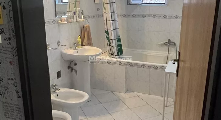 Šestoiposoban stan | 4zida