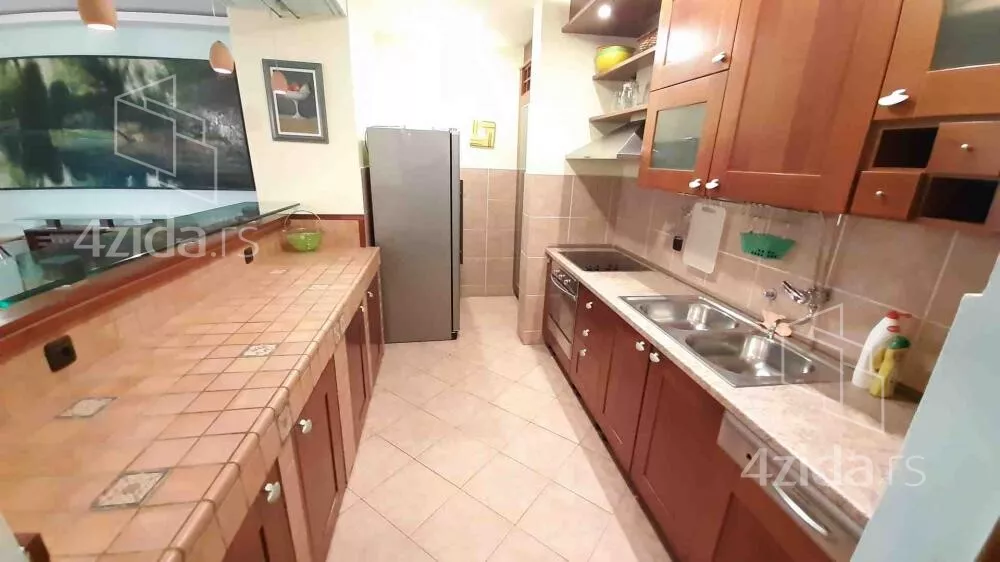 Petosoban stan | 4zida