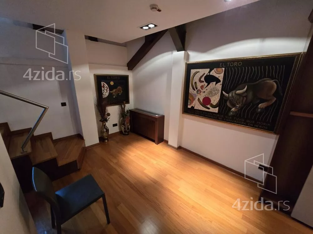 Šestosoban stan | 4zida