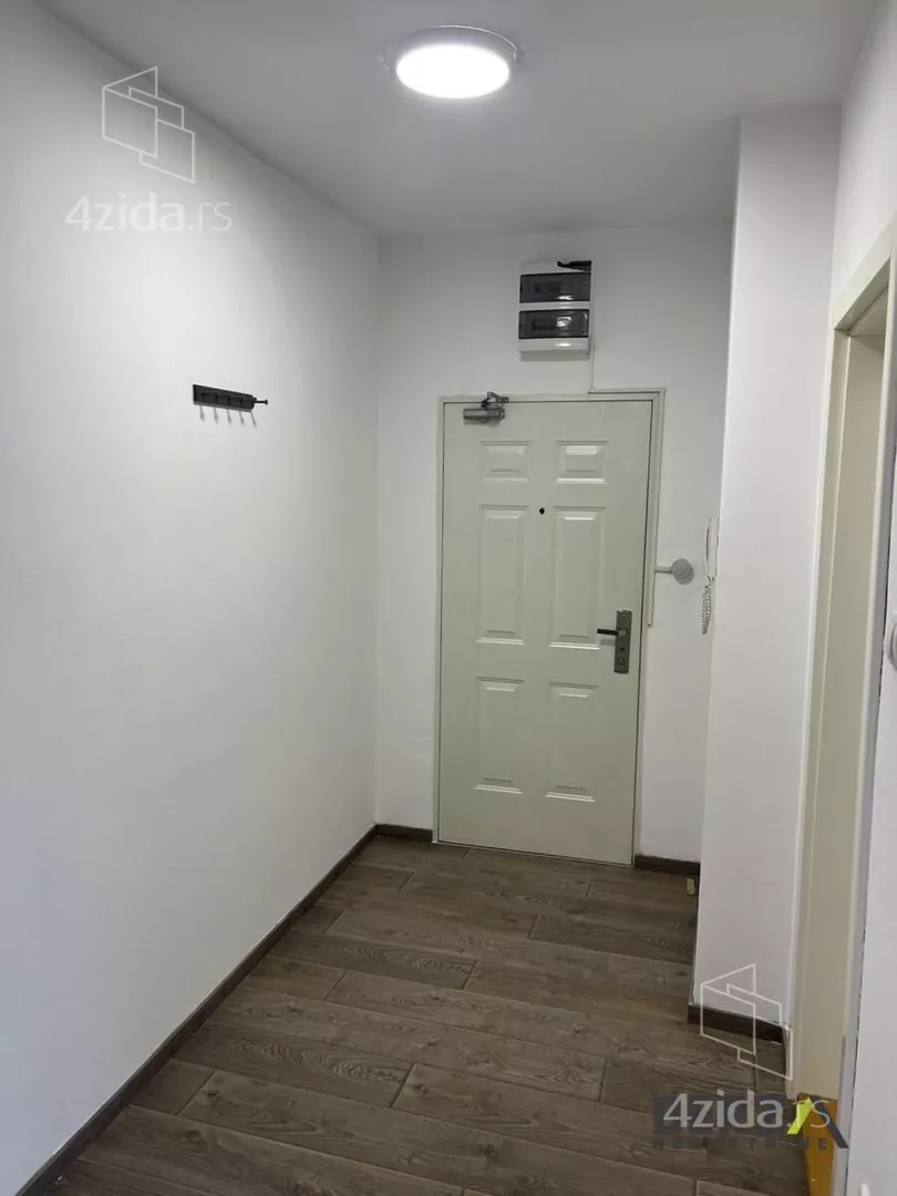 Šestosoban stan | 4zida