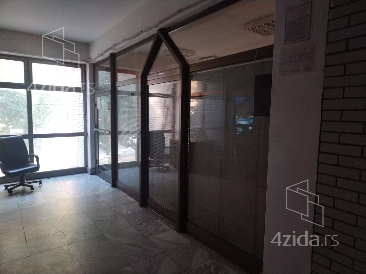 Lokal | 4zida