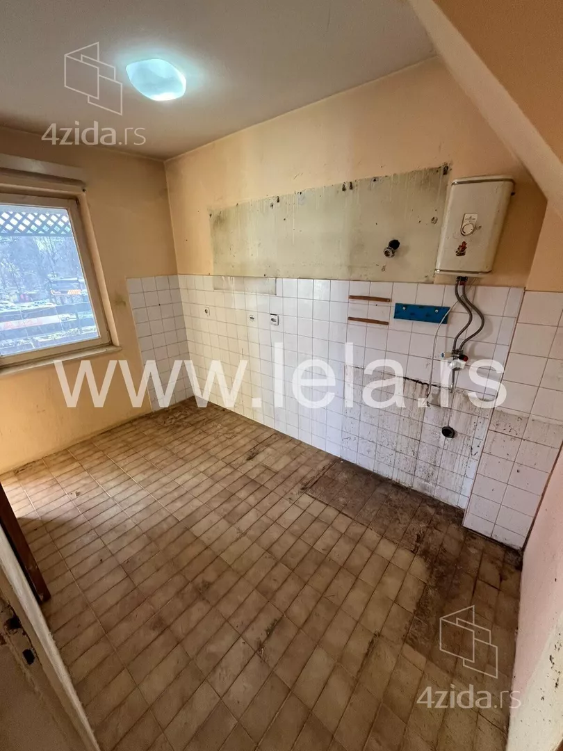 Petosoban stan | 4zida