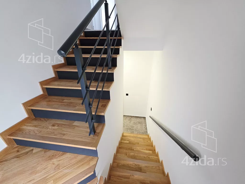 Četvoroiposoban stan | 4zida