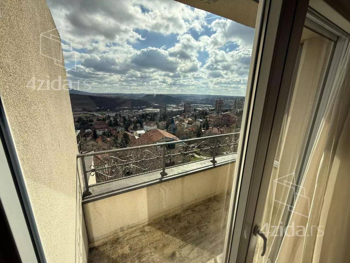 Četvoroiposoban stan | 4zida