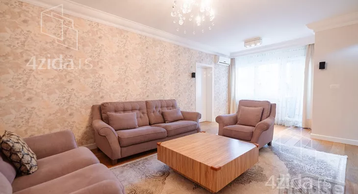 Šestosoban stan | 4zida