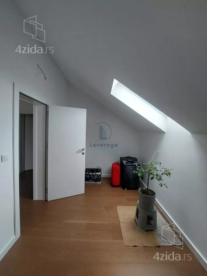 Četvoroiposoban stan | 4zida