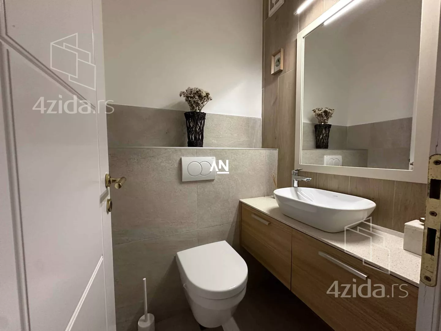 Petosoban stan | 4zida