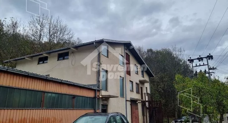 Poslovna zgrada | 4zida