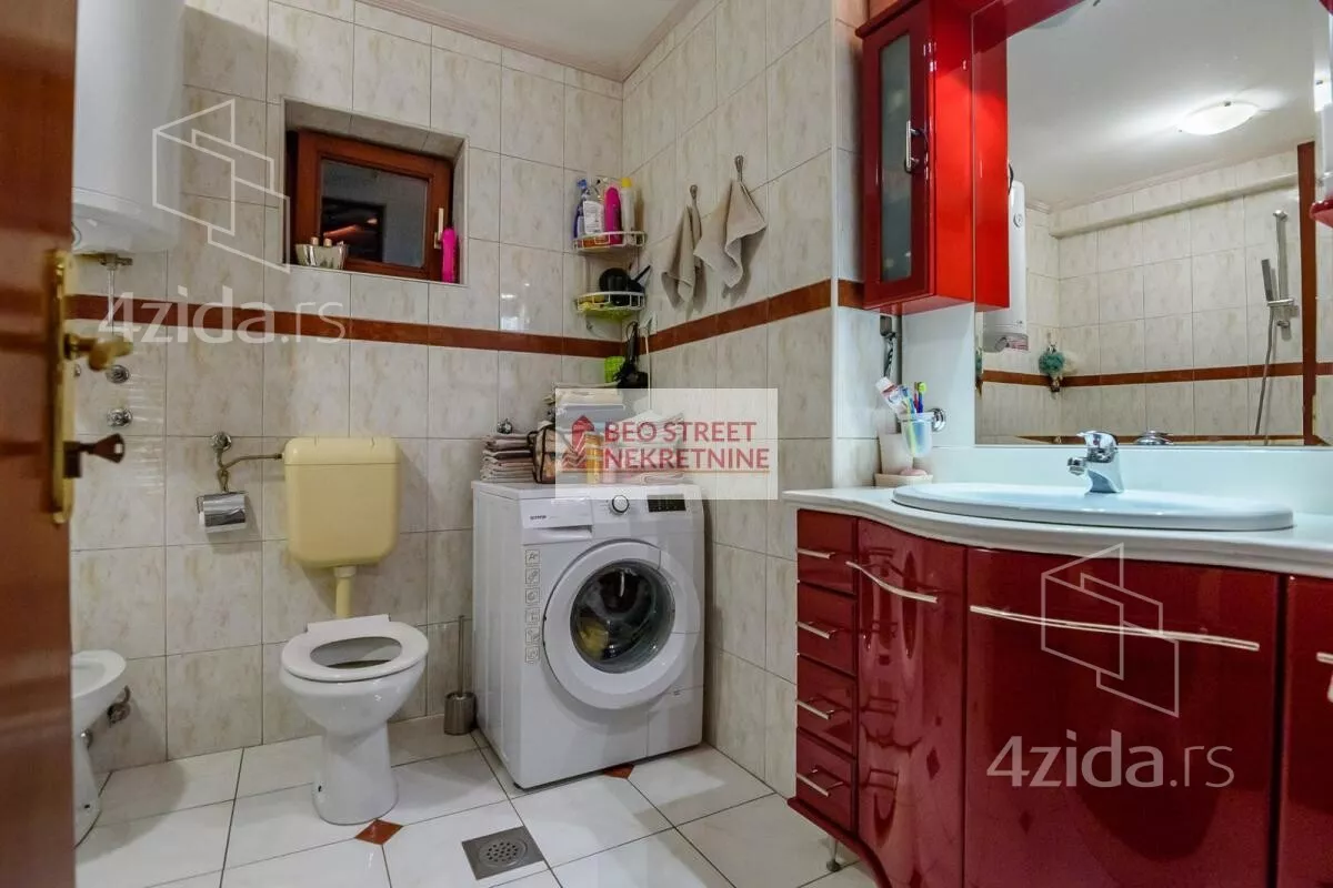 Četvoroiposoban stan | 4zida