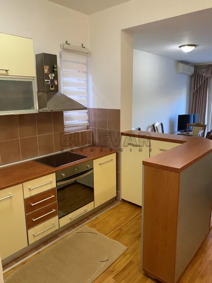 Janisa Janulisa | 4zida.rs