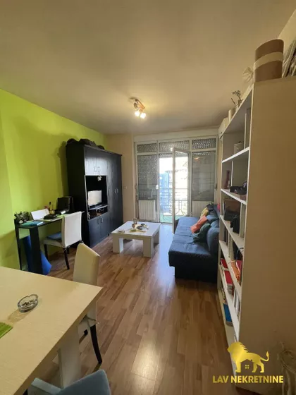 LAZE KOSTIĆA | 4zida.rs