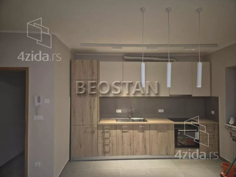 Šestosoban stan | 4zida