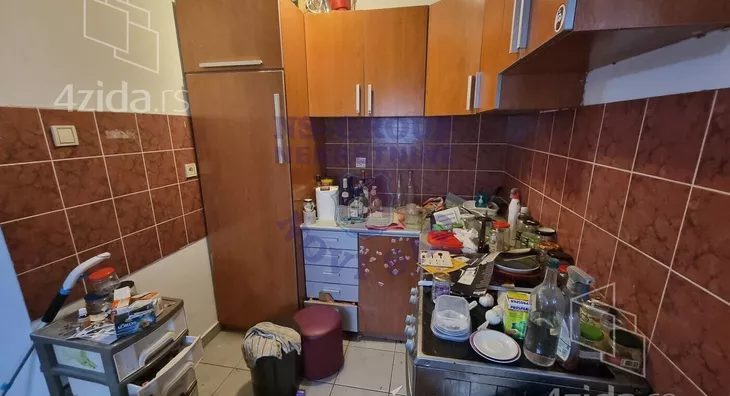 Šestosoban stan | 4zida