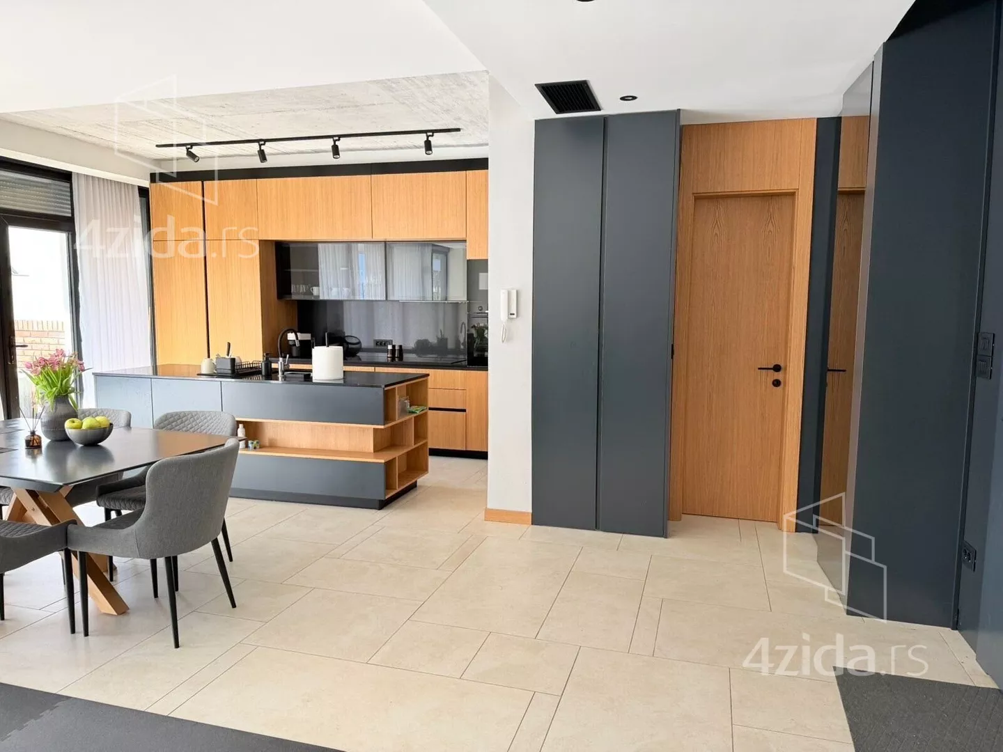 Petosoban stan | 4zida