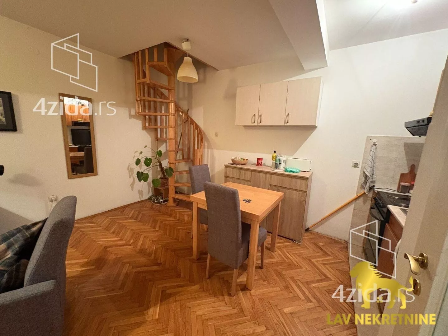 Troiposoban stan | 4zida