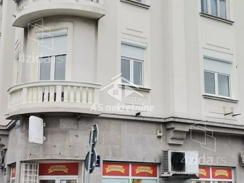 Četvoroiposoban stan | 4zida