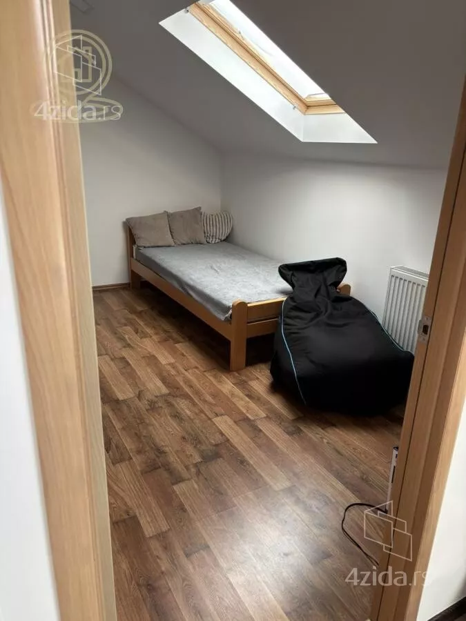 Šestosoban stan | 4zida