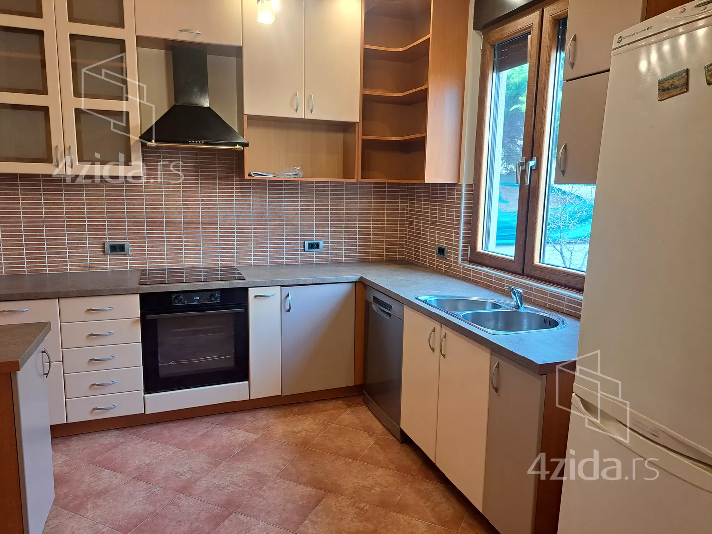 5-etažna kuća | 4zida