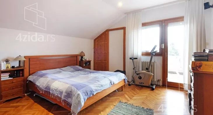 Petosoban stan | 4zida