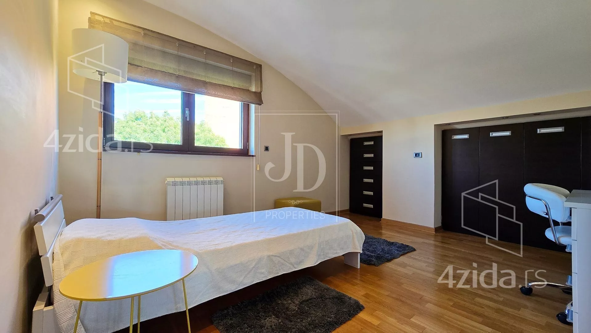 Petosoban stan | 4zida