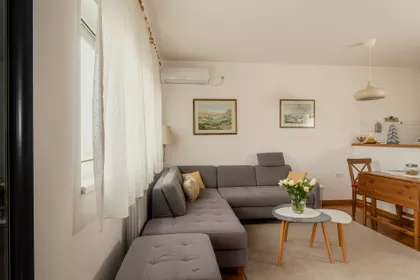 Cara Lazara 39 | 4zida.rs