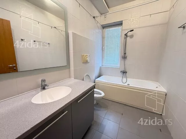 Šestosoban stan | 4zida