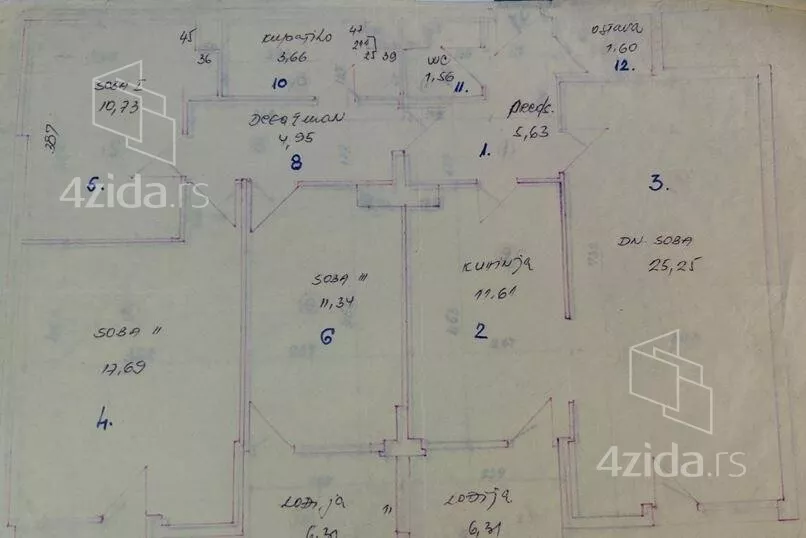 Četvoroiposoban stan | 4zida