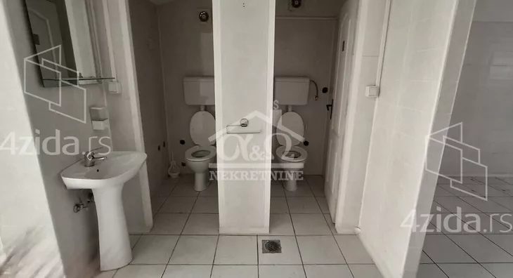 Poslovna zgrada | 4zida