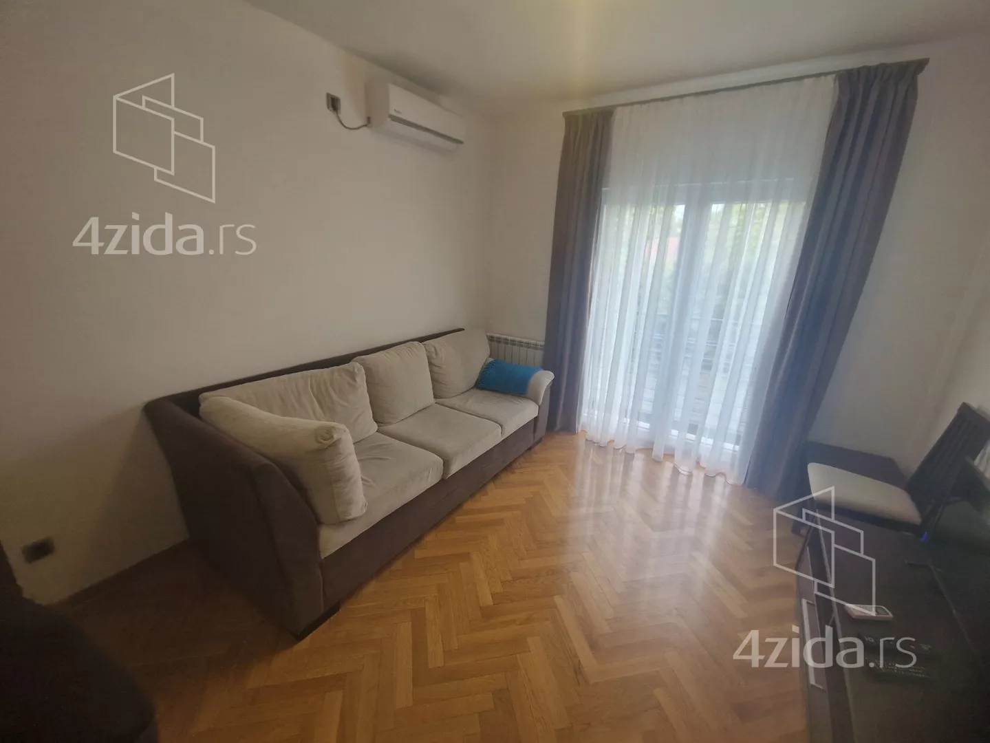 Šestosoban stan | 4zida