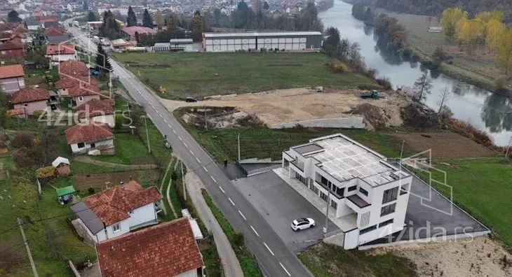 Poslovna zgrada | 4zida