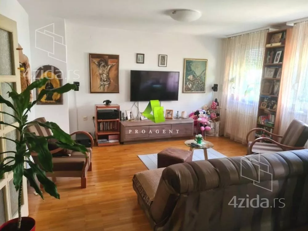 Troiposoban stan | 4zida