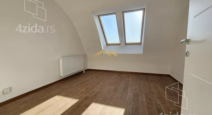 Šestosoban stan | 4zida