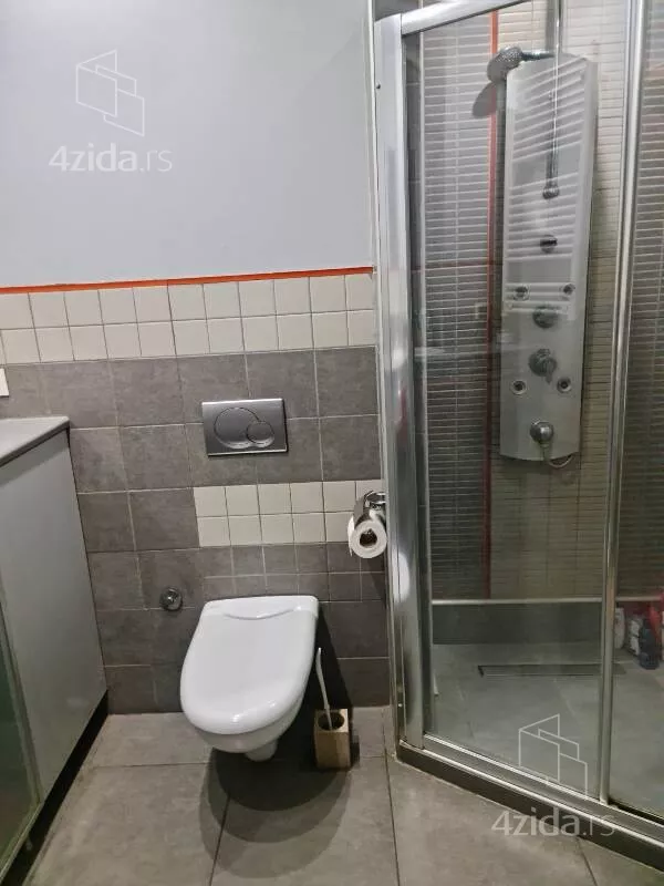 Četvoroiposoban stan | 4zida