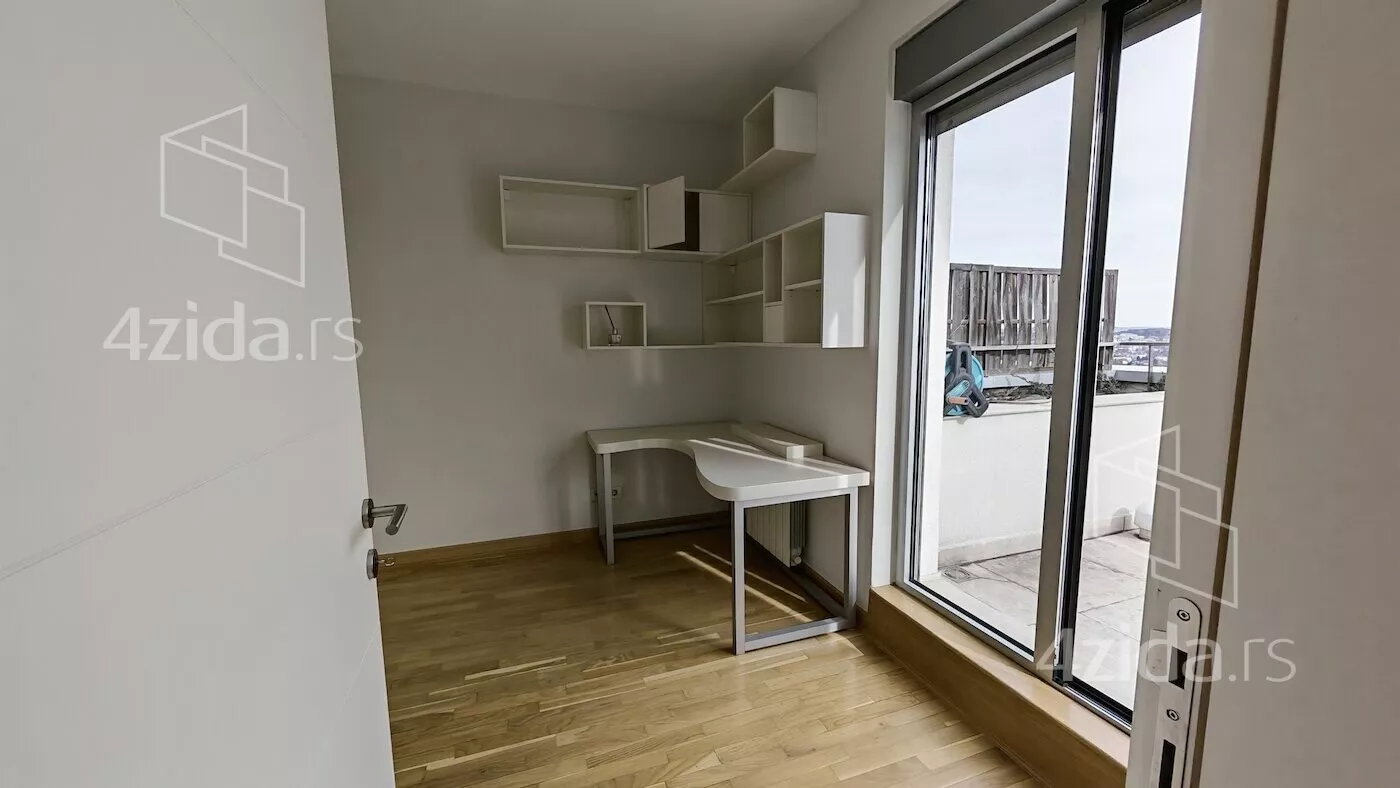 Četvoroiposoban stan | 4zida